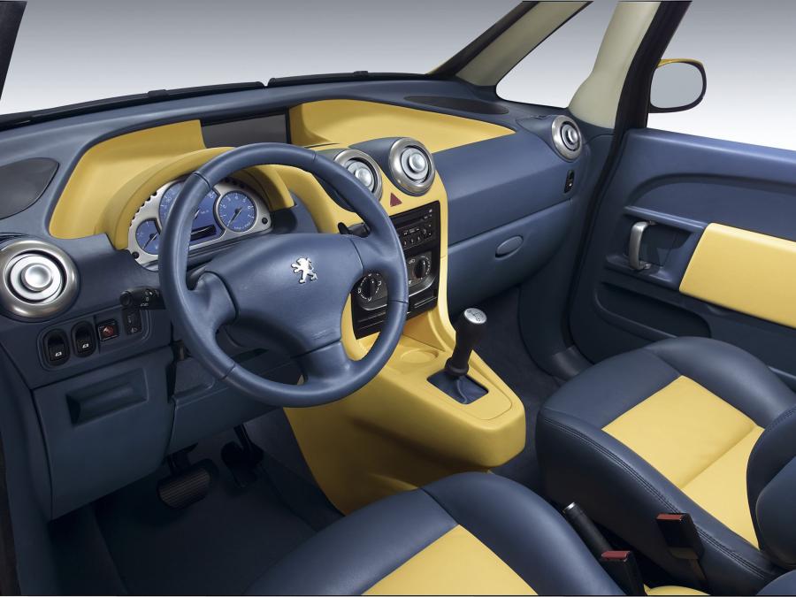  Peugeot Sesame Concept 2002 года  (фото 11 из 14)